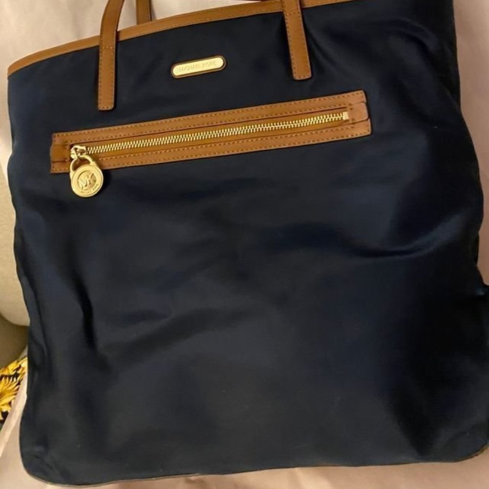 Michael Kors Kempton Large Tote in Navy